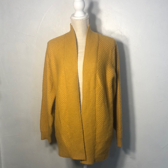 Abercrombie & Fitch Size Medium Mustard Yellow 2 pockets so soft - Picture 1 of 7